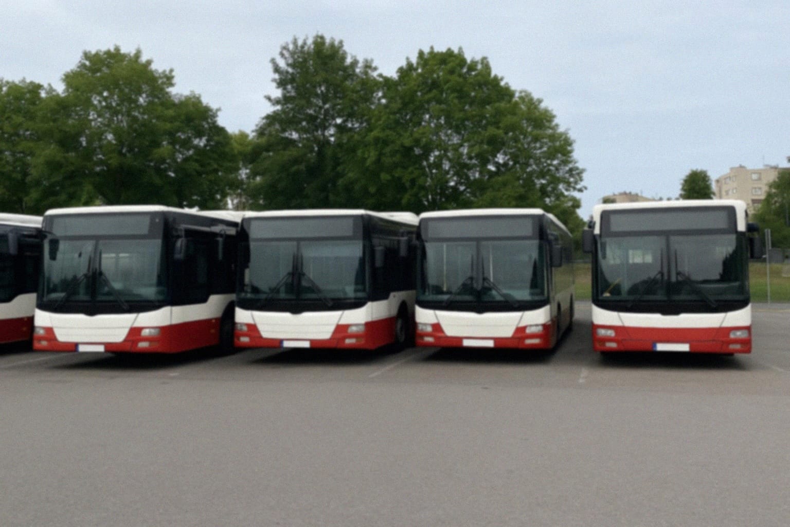 Niebezpieczne odpady w kontenerze na tekstylia – apel do mieszkańców Grudziądza